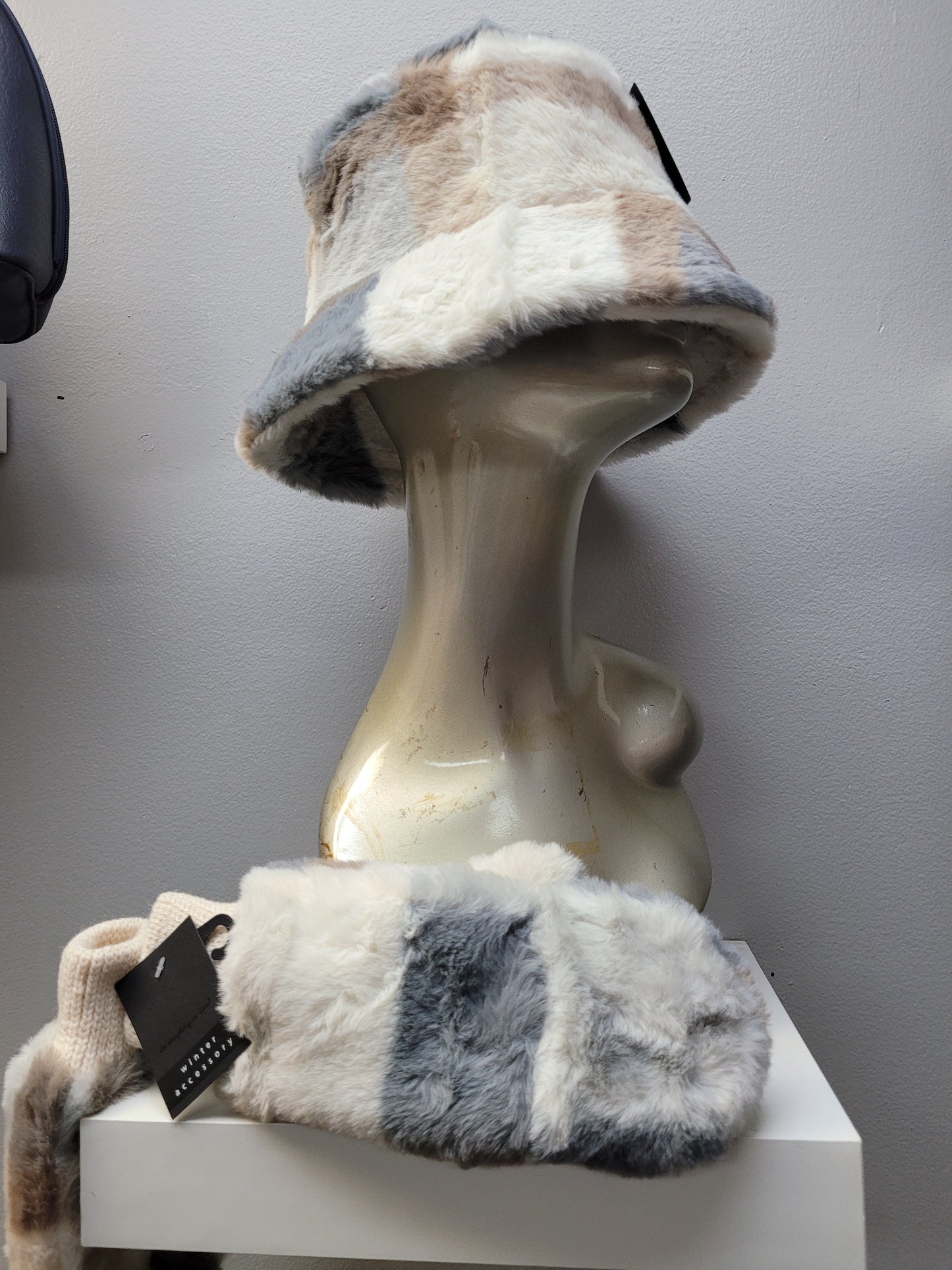 PATTERNED FAUX FUR BUCKET HAT