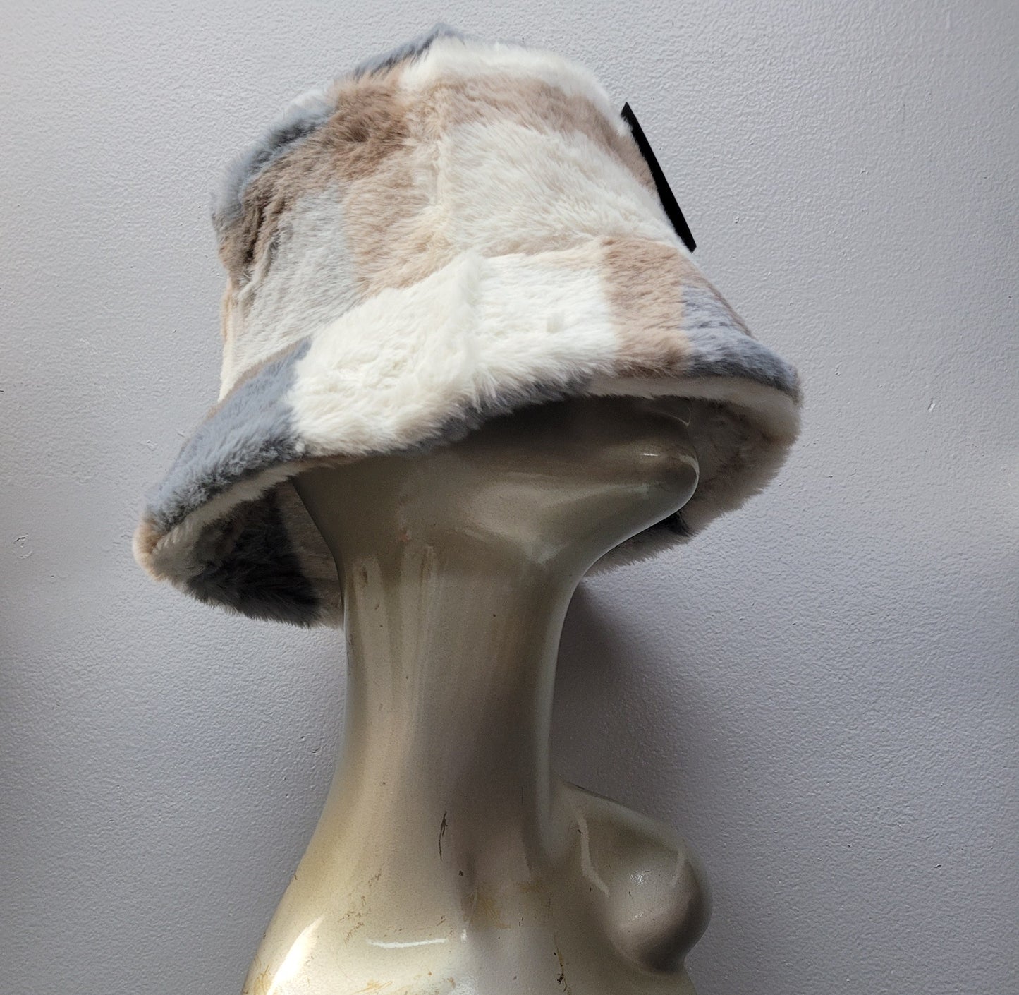 PATTERNED FAUX FUR BUCKET HAT