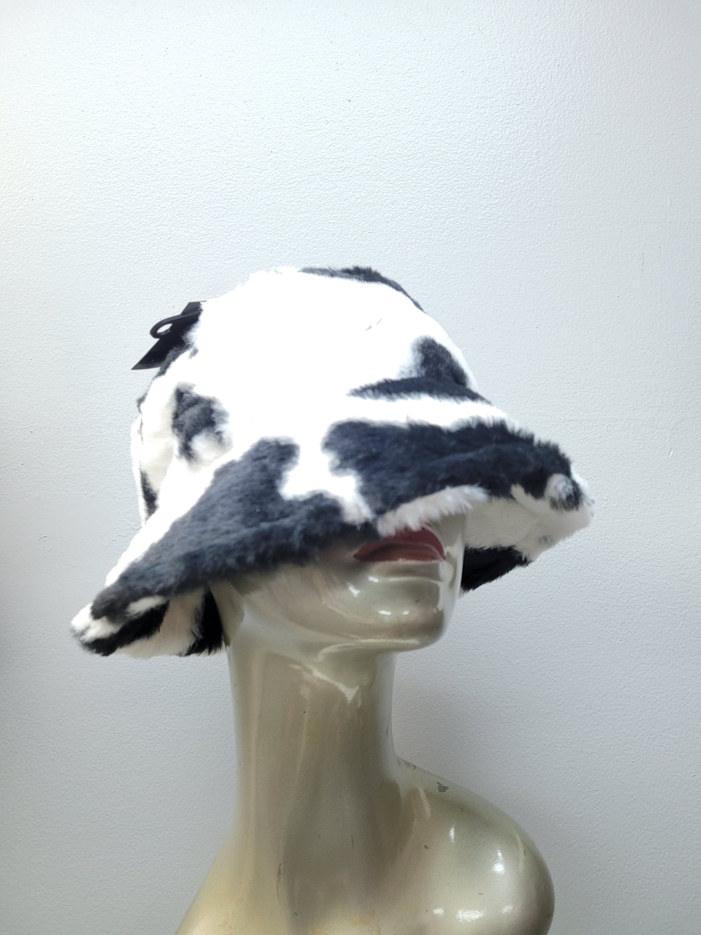 PATTERNED FAUX FUR BUCKET HAT